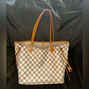 Louis Vuitton Neverfull Bag